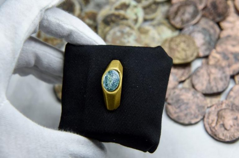 Miracol de Crăciun! Un inel cu efigia Bunului Păstor, găsit în epava unei nave din Caesarea