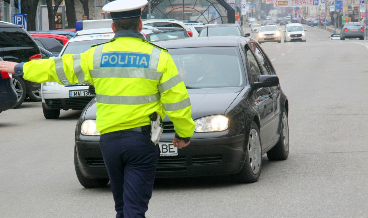 Un ministru din Guvernul Ciucă, prins de poliție în timp ce conducea cu o viteză năucitoare în localitate
