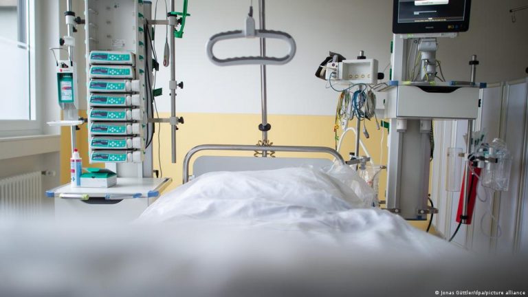 Infectat cu bacterii nosocomiale, un bărbat trebuie să primească daune de 150.000 de euro de la spitalul unde a fost internat