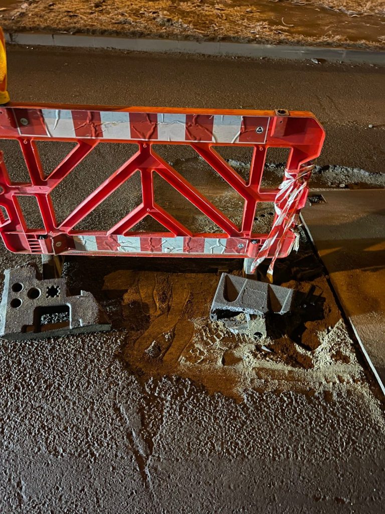 Pericol pe o stradă din Timișoara cu lucrări nesemnalizate