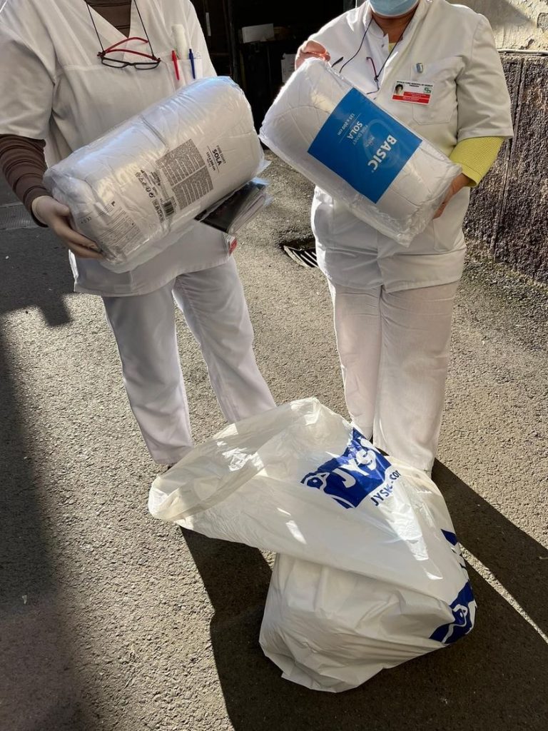 „Protestul păturilor” – timișorenii, chemați să doneze pături pentru pacienții din spitale VIDEO