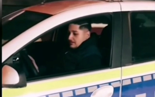 Un teribilist s-a filmat într-o maşină a Poliţiei şi a postat pe TikTok. Lider sindical: „O lună, toată Poliţia Română patrulare pe jos!”