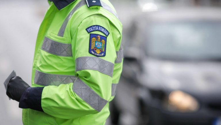 Polițist cercetat disciplinar, după ce a mers la întâlnirea cu o prostituată îmbrăcat în uniforma de serviciu