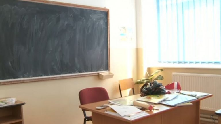 Caz revoltător: Un profesor și o educatoare au fost reținuți pentru agresiune sexuală