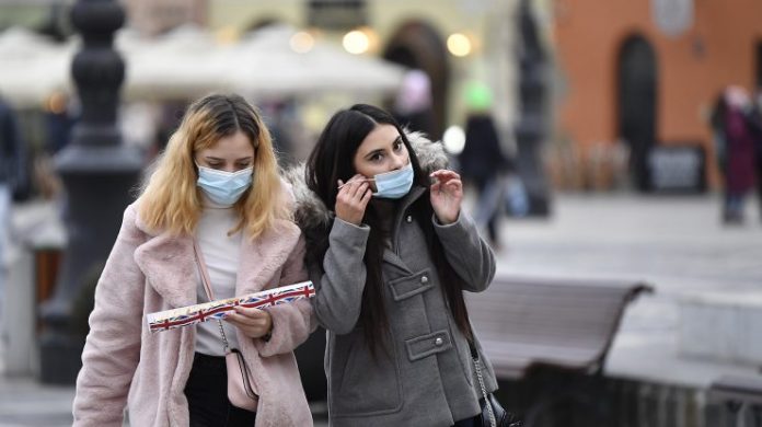 masca-restrictii-turisti-740x415