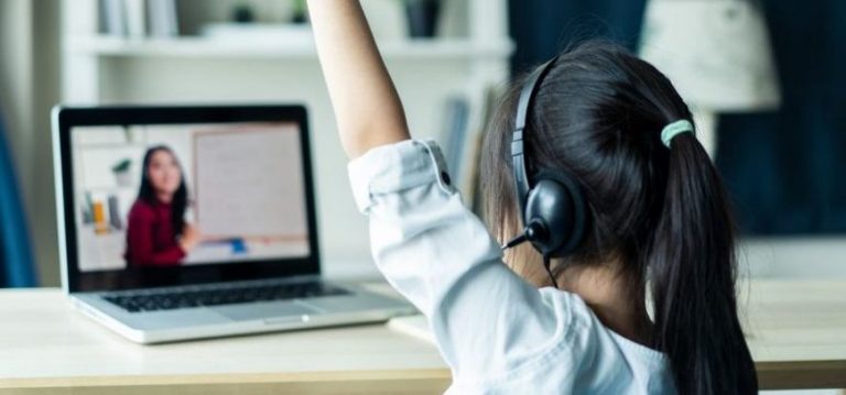 Care sunt școlile care se pregătesc să intre în online, începând de săptămâna viitoare