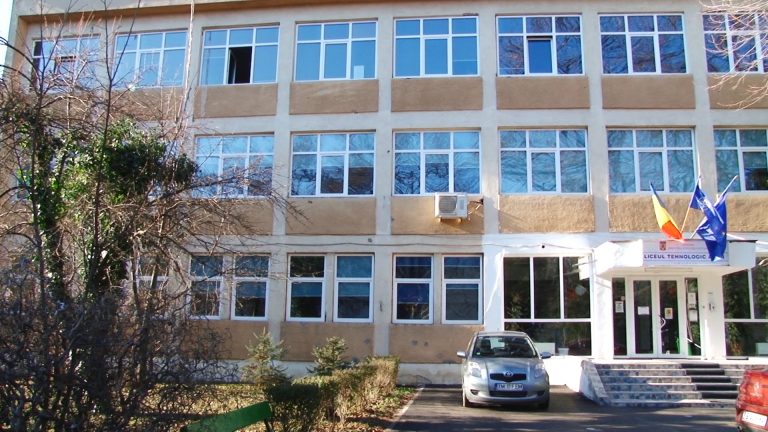 „Scandalul” de la Liceul „Azur”, un balon de săpun umflat peste măsură FOTO-VIDEO