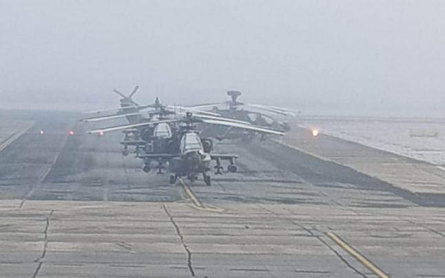 Cinci elicoptere militare, pe Aeroportul Timişoara