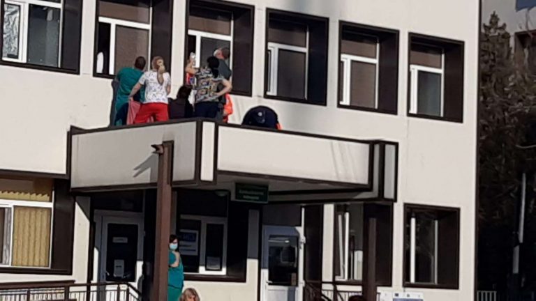 Spitalul groazei din vestul țării! Încă un pacient s-a aruncat de la etaj la spitalul din Arad VIDEO