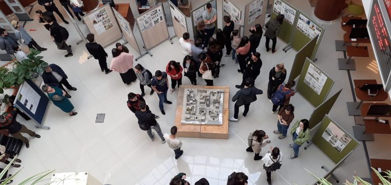 Expoziţia „Adap, Overcome, Digitize” la Biblioteca UPT Parcul Botanic, în viziunea studenților Facultății de Arhitectură și Urbanism
