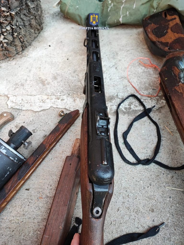 Caraş-Severin: Arme deţinute ilegal de un bărbat, găsite după ce acesta a ajuns la spital, cu o rană la cap