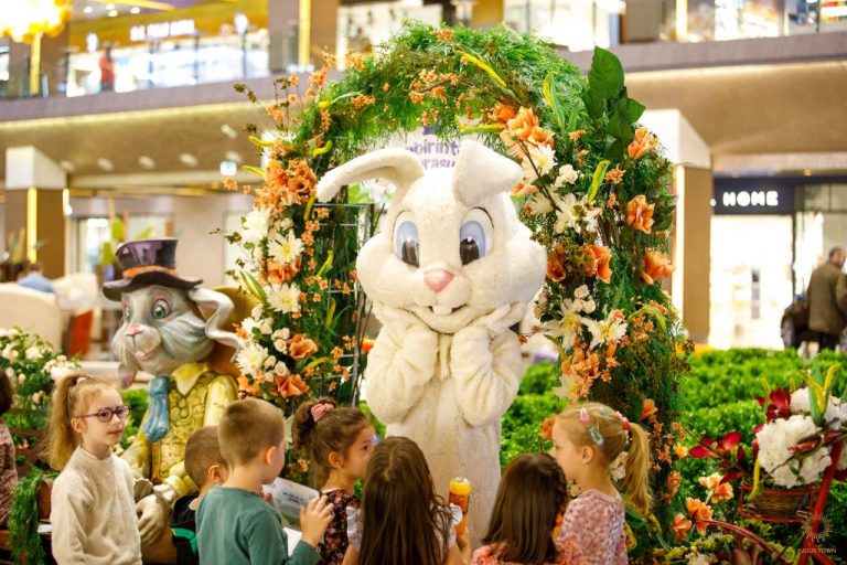 Labirintul Iepurașului, cel mai așteptat egg-hunt, și premii la shopping, la Iulius Town