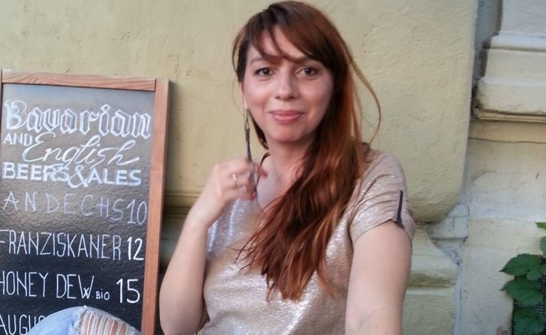 „Nu mă forțez să scriu” Interviu cu poeta Andra Mateucă