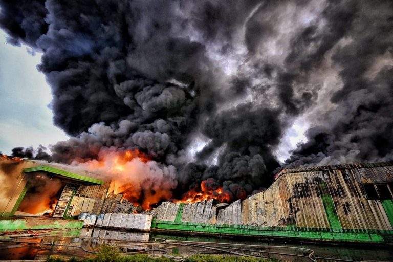 Fosta fabrică de țigări de la Săcălaz nu avea autorizație la incendiu. De ce la ce au pornit flăcările