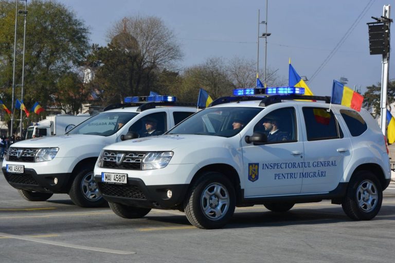 Trei nepalezi, angajați ilegal la un restaurant din Timiș