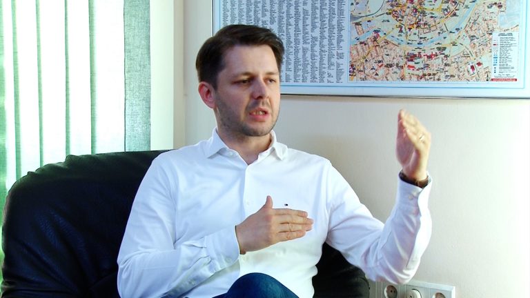 „În ultimii ani, Primăria Timișoara a fost sechestrată de interlopii din partidele politice”  Interviu cu Ruben Lațcău, viceprimar al Municipiului Timișoara VIDEO