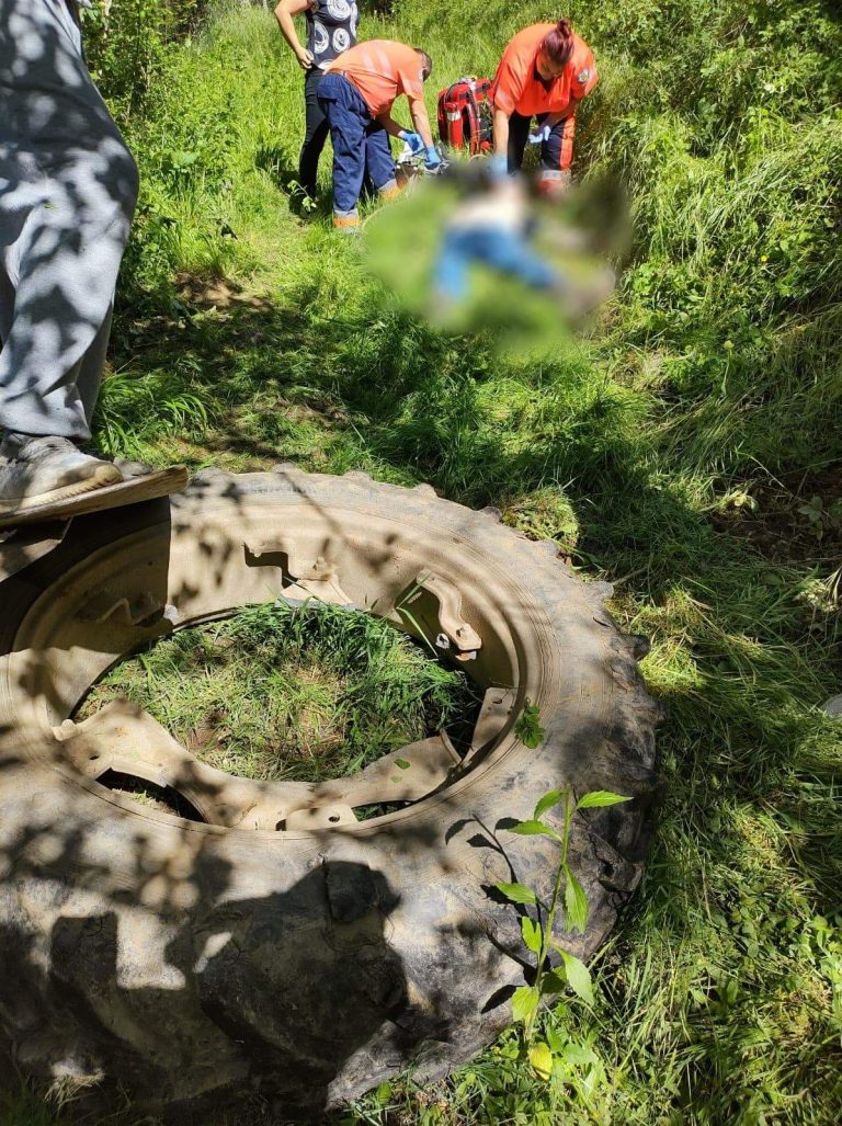 Un arădean a murit strivit de tractor