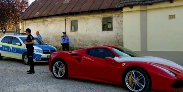 Ce sentință a primit șoferul cu Ferrari, din Banat, care l-a luat pe capotă pe un polițist