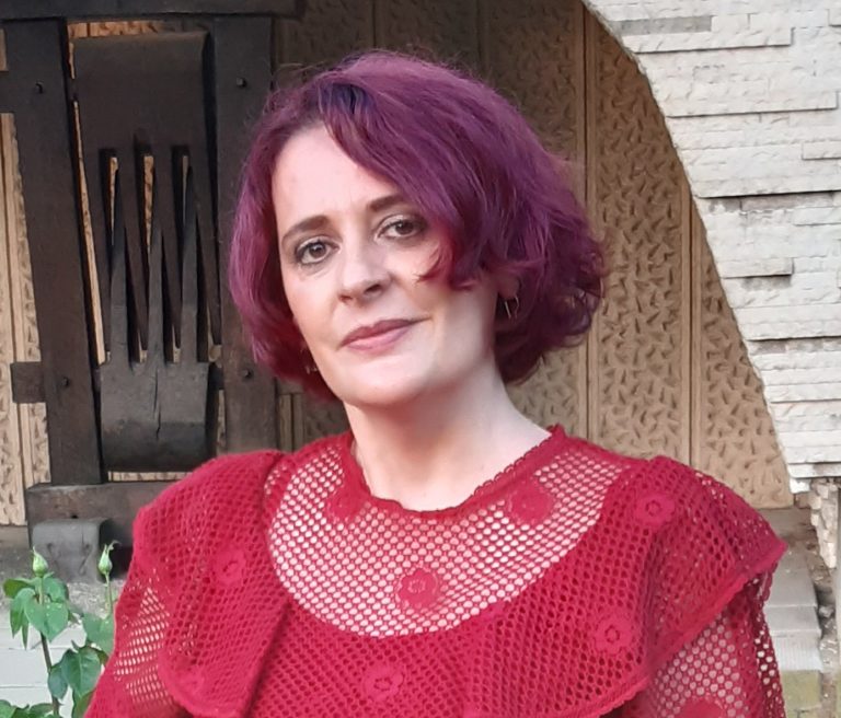 „Combustibilul de care am nevoie este iubirea” Interviu cu scriitoarea Violeta Savu