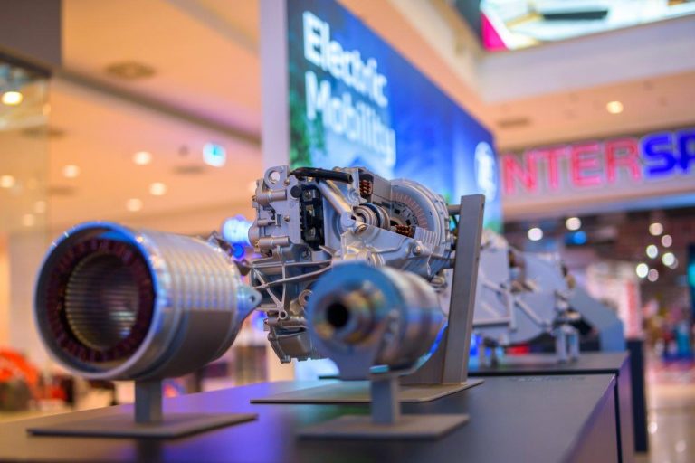 Vino să vezi cum funcționează motoarele electrice, la Iulius Town, în cadrul eXPO World Tour 2022!