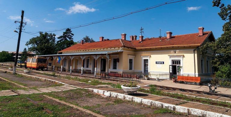 Cea mai veche gară din România este în Banat. A fost construită la câțiva ani după darea în folosință a primei linii de cale ferată din lume