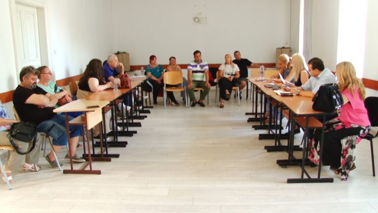 Un nou scandal de pomină provocat de Aura Danielescu, șefa ISJ Timiș! Protestarii au intrat, astăzi, peste conducerea instituției FOTO-VIDEO