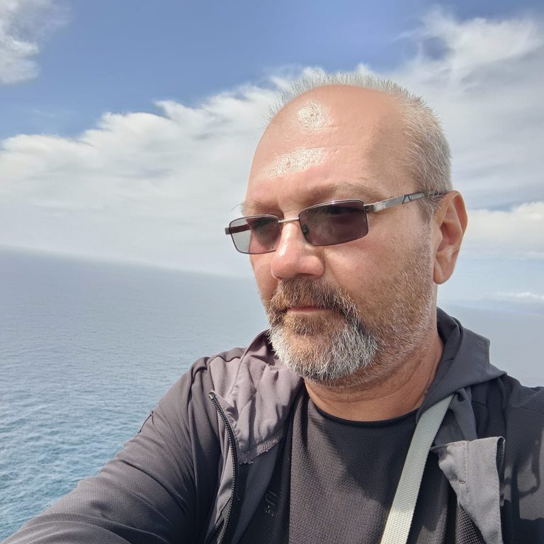 „Neam de neamul lui Stancu, de la origini până în prezent, nu a făcut pipi în Oceanul Atlantic!” Interviu cu poetul Costel Stancu