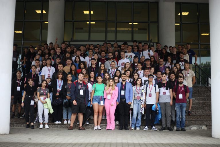 100 de elevi din toată țara au venit la Electronics Summer University, de la UPT