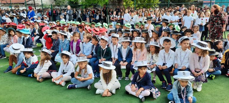 Data de 15 septembrie a căzut anul acesta în 5 septembrie! Cum a fost deschis noul an școlar la Colegiul Național Bănățean din Timișoara | FOTO-VIDEO