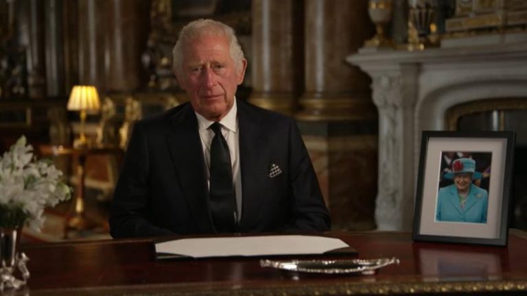 Discursul Regelui. Primul mesaj către britanici al lui Charles al III-lea: Promisiunea de a vă servi pe viață a Reginei Elisabeta o reînnoiesc eu astăzi
