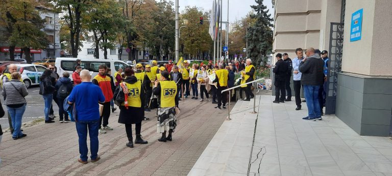 Protest organizat la Timișoara de CNSLR Frăția Timiș cu pichetarea Palatului Administrativ
