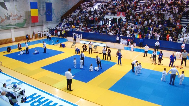 În sala Olimpia din Timișoara copii și veterani s-au întrecut la judo | FOTO-VIDEO