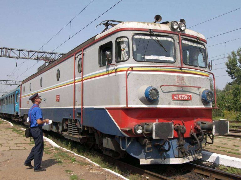 Jaf ca-n filme în trenul Arad-Timișoara. Ce-au ,,suflat” hoții de la doi călători