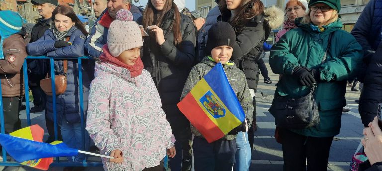 Helicoptere cu tricolor pe cerul Timișoarei de Ziua Națională | Foto-video