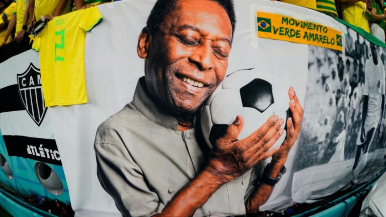 A murit primul Rege al fotbalului mondial: Pele !