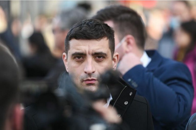 Un scriitor timișorean, scandal de pomină cu liderul AUR, George Simion, la Târgul de carte Gaudeamus