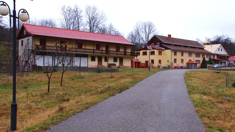 Banatul ieri și azi: Cum a răsărit în Valea Almăjului o mănăstire ce amintește de Putna moldovenească | Foto-video