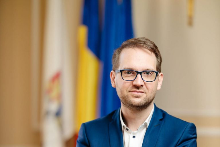 Primarul Dominic Fritz îi cere cancelarului Austriei, al cărui partid a fost zdrobit în alegerile de duminică, să-și revizuiască de urgență veto-ul negativ la adresa României