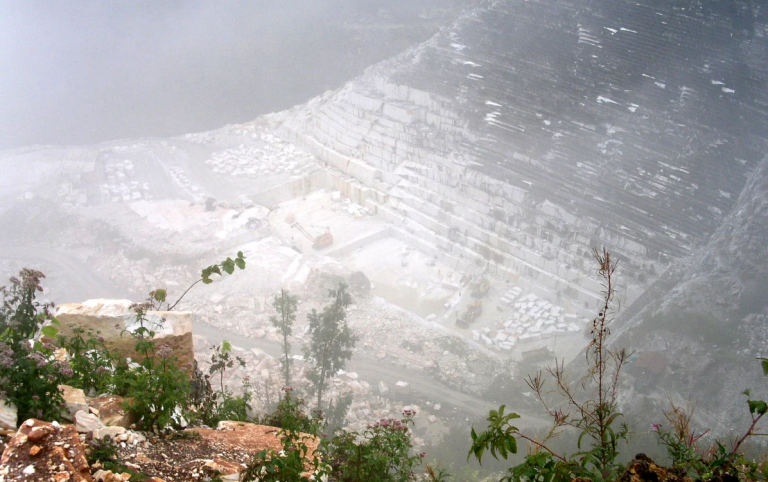 Bogățiile uriașe ascunse în Munții Banatului. Zăcăminte de fier, uraniu și marmură pot fi întâlnite în toate satele din regiune