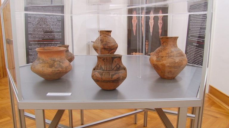 „Apogeul artei preistorice europene – Cultura Cucuteni”, care aduce în atenția publicului cea mai importantă colecție de artă preistorică din răsăritul Europei – FOTO-VIDEO