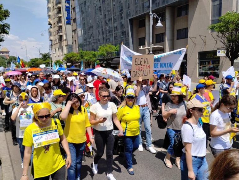 Profesorii continuă greva generală! ,,Nu acceptăm oferta jignitoare a lui Ciucă și Ciolacu!”