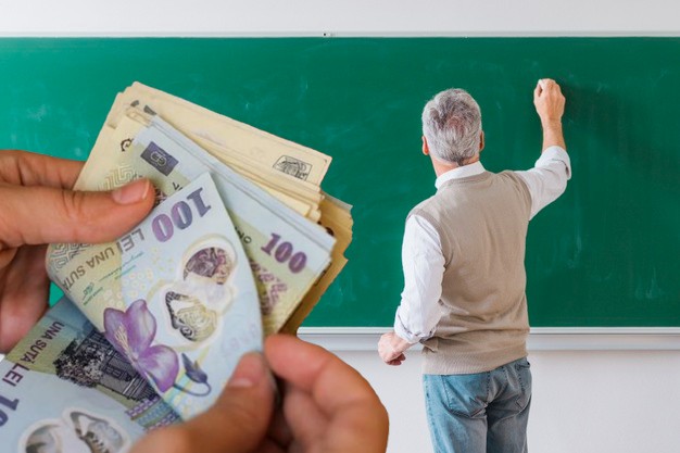 Deși au fost refuzați categoric de sindicaliști, guvernanții le vor plăti profesorilor voucherele în bani promise