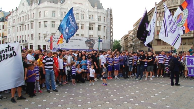 Timișoara: mii de suporteri au ieșit în stradă pentru a protesta faţă de lipsa infrastructurii sportive | FOTO-VIDEO