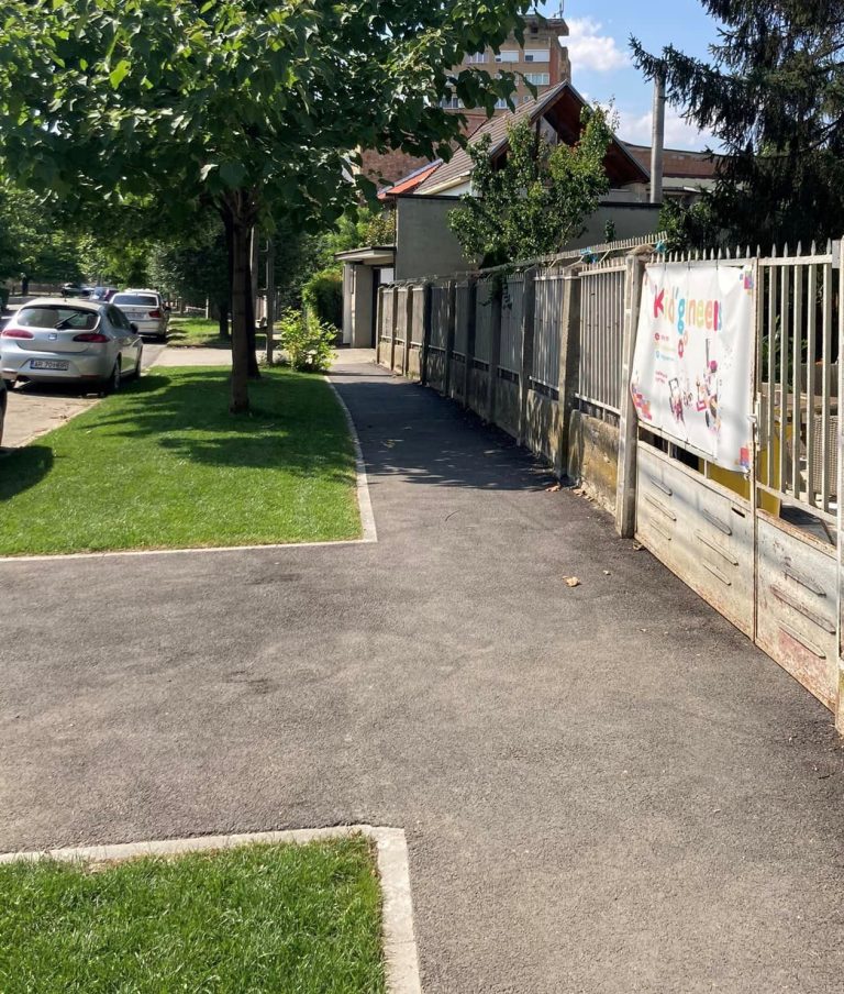 Continuă reabilitarea bulevardului Liviu Rebreanu cu lucrări de refacere a trotuarelor