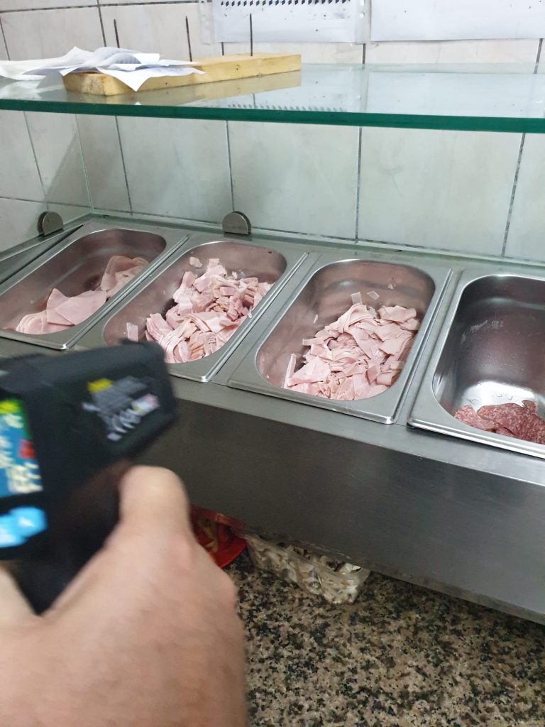 Imagini de groază în bucătăriile unor localuri din stațiunea Băile Herculane | FOTO-VIDEO