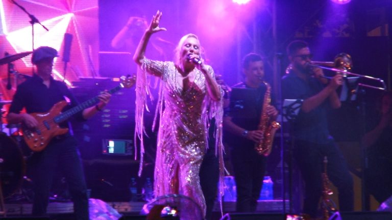 Celebra cântăreață din fosta Iugoslavie Lepa Brena, a revenit într-un concert la Timișoara | FOTO-VIDEO