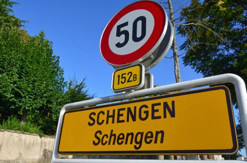 Austria și-a dat parțial ok-ul! Acceptați în Schengen, deocamdată, prin ridicarea granițelor aeriene
