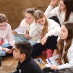 De Ziua Națională a Culturii, elevii din Parța, dar și din Timișoara au vizitat replica sanctuarului neolitic de la Parța.Still015