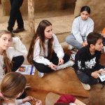 De Ziua Națională a Culturii, elevii din Parța, dar și din Timișoara au vizitat replica sanctuarului neolitic de la Parța.Still023