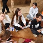 De Ziua Națională a Culturii, elevii din Parța, dar și din Timișoara au vizitat replica sanctuarului neolitic de la Parța.Still059